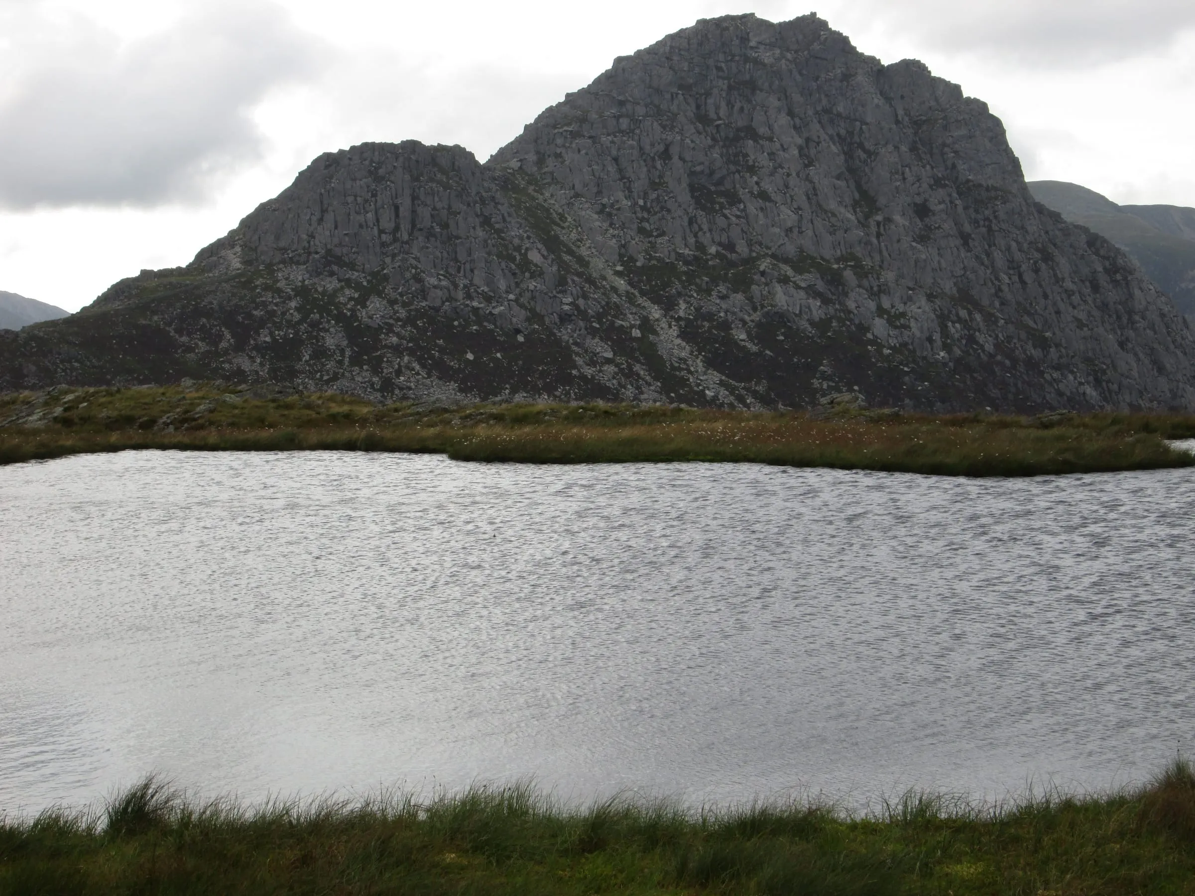 Llyn y Caseg-fraith with Tryfan behind